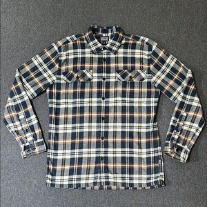 Patagonia Men’s Long-Sleeved Organic Cotton Midweight Fjord Flannel Shirt - M